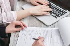 מחשבון הלוואה או יועץ כלכלי: מה שווה לכם יותר?